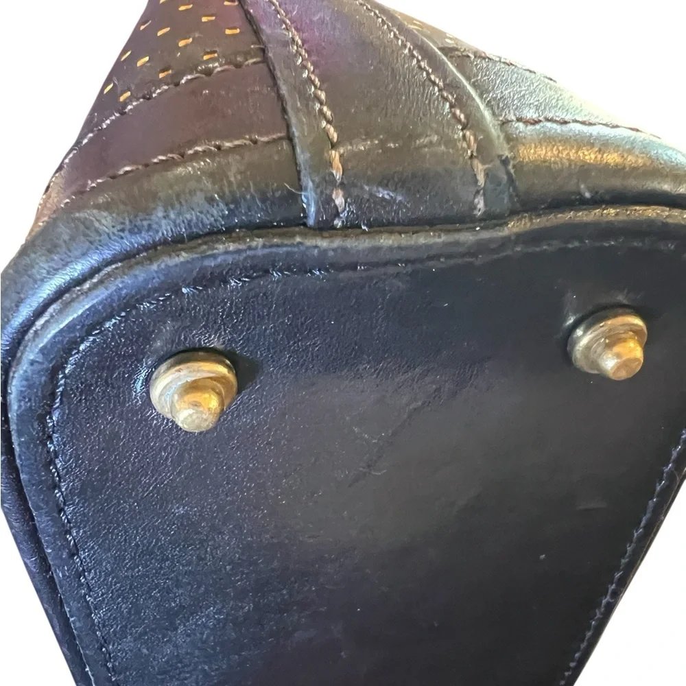 DOONEY & BOURKE BLACK LEATHER RARE VINTAGE SHOULDER HANDBAG.